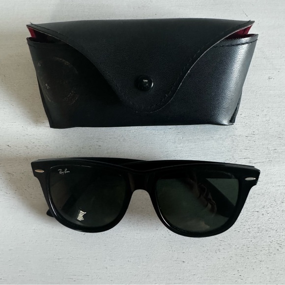 Ray-Ban Wayfarer Sunglasses - Picture 11 of 12